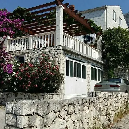 Apartment Husanovic *