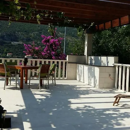 Husanovic Apartment *