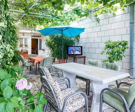 Husanovic Apartment *